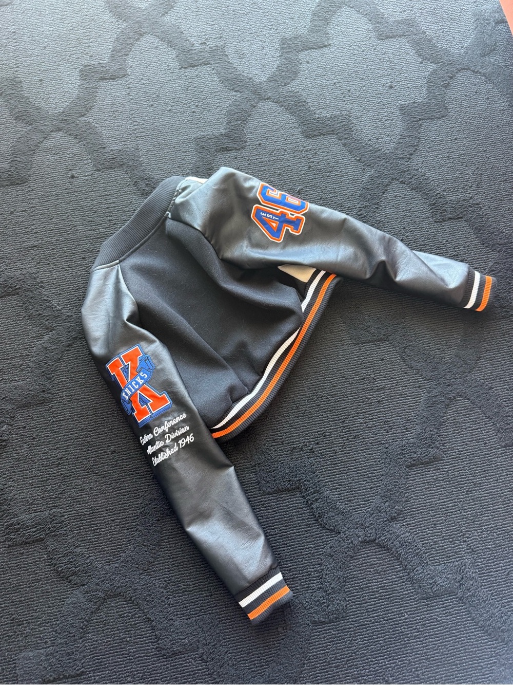 NBA Kids New York Knicks Black & Cream Varsity Jacket - Picture 4 of 4